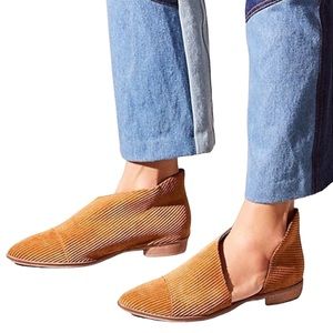 Free people Royale flats, boot, asymmetric camel corduroy & leather EUC sz. 36